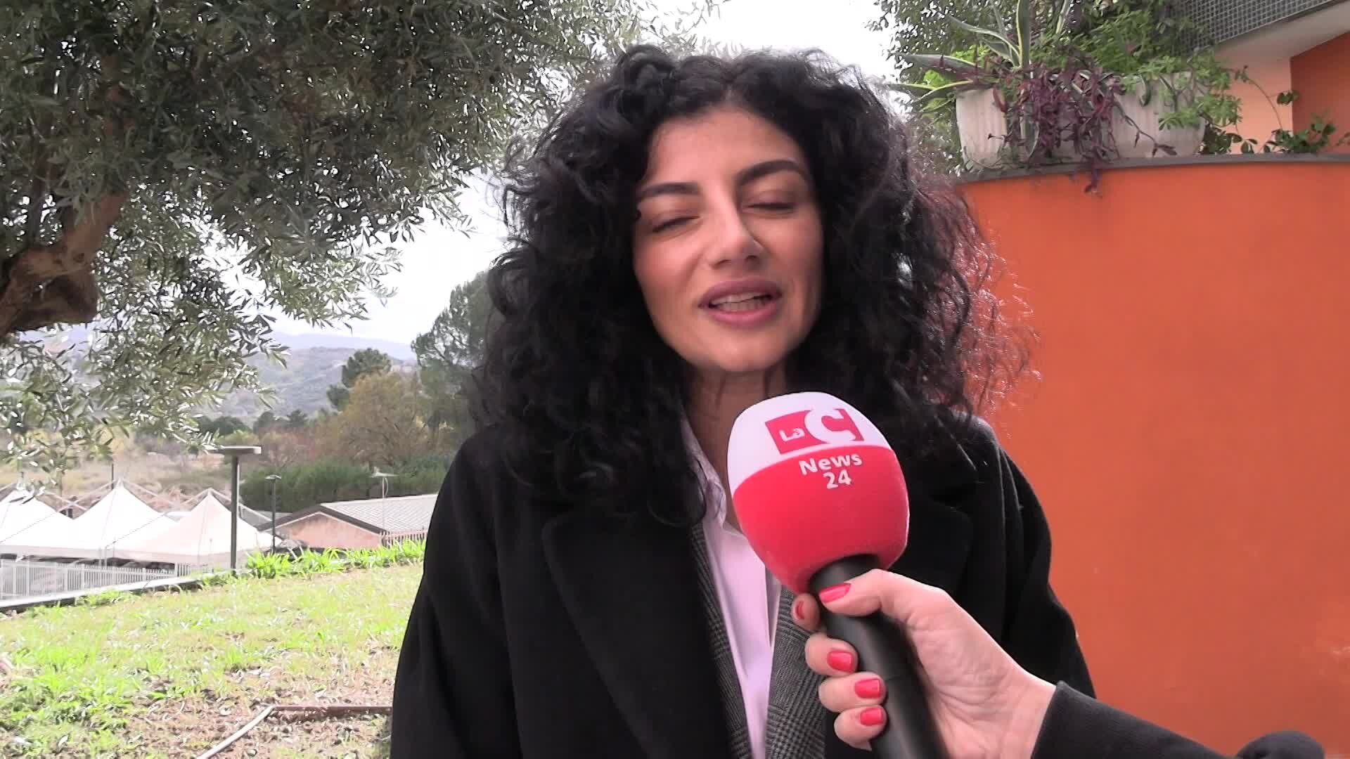 Cosenza, la vecchia cabina telefonica diventa una piccola biblioteca | VIDEO
