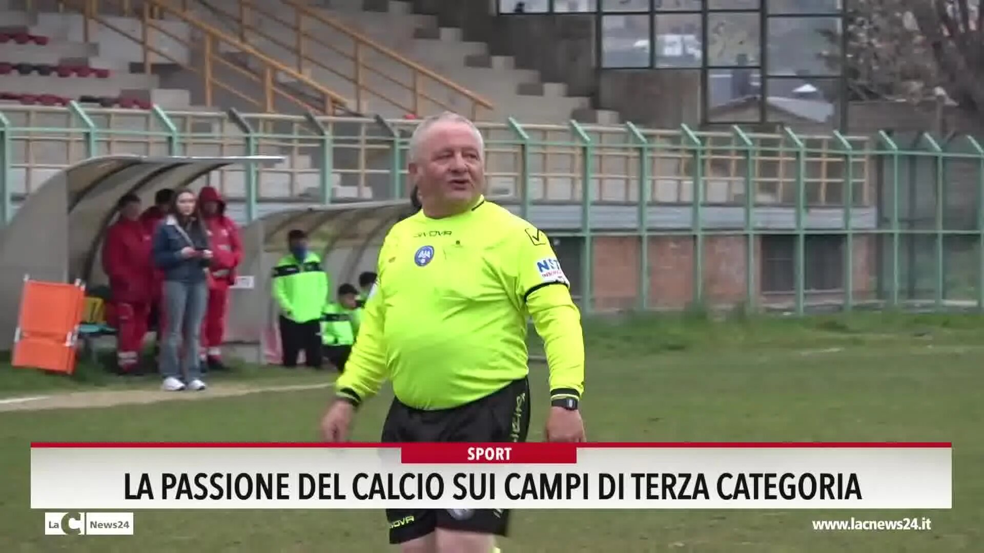 Il calcio di Terza Categoria, quando il cuore è più forte della precisione: il racconto del derby di Acri - Video
