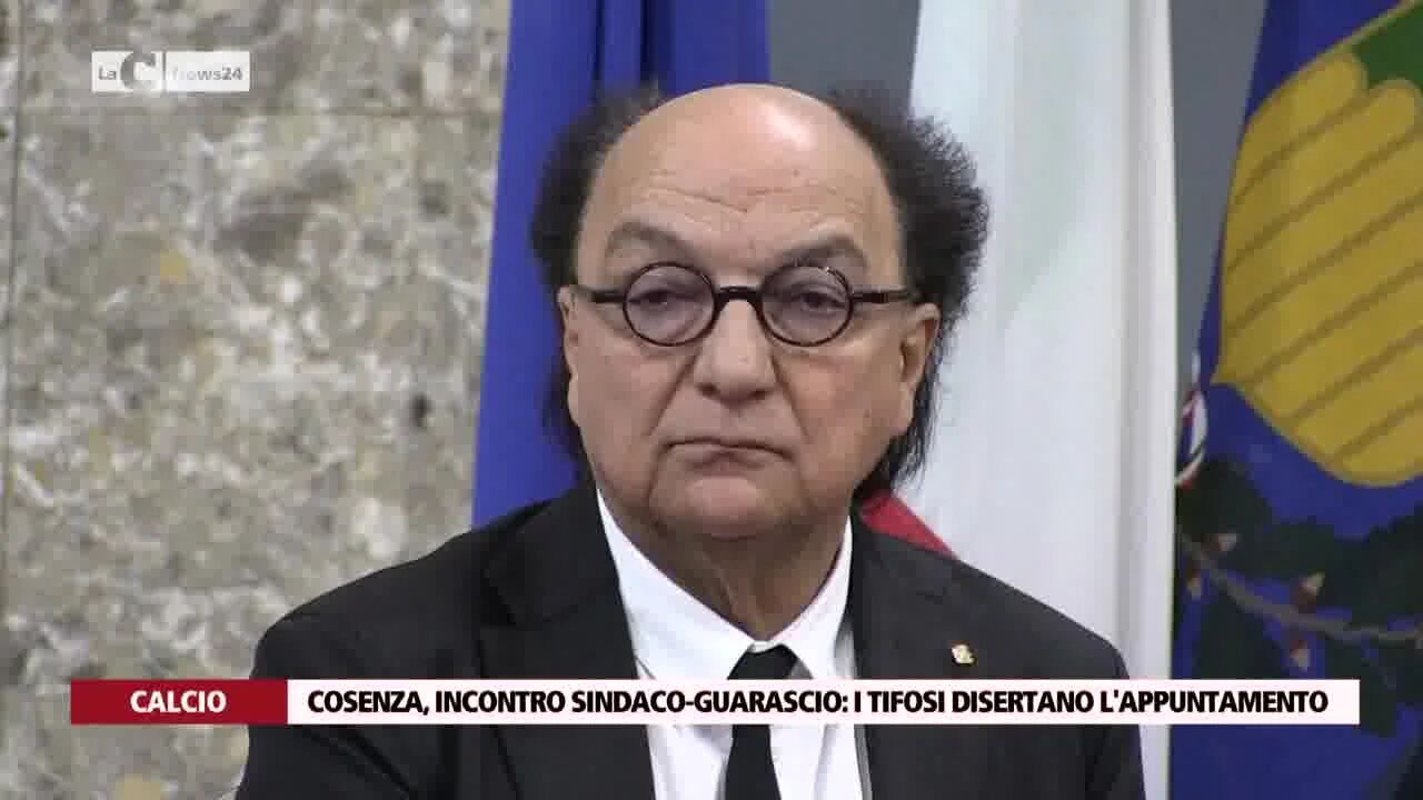 Cosenza, incontro sindaco-Guarascio: i tifosi disertano l'appuntamento