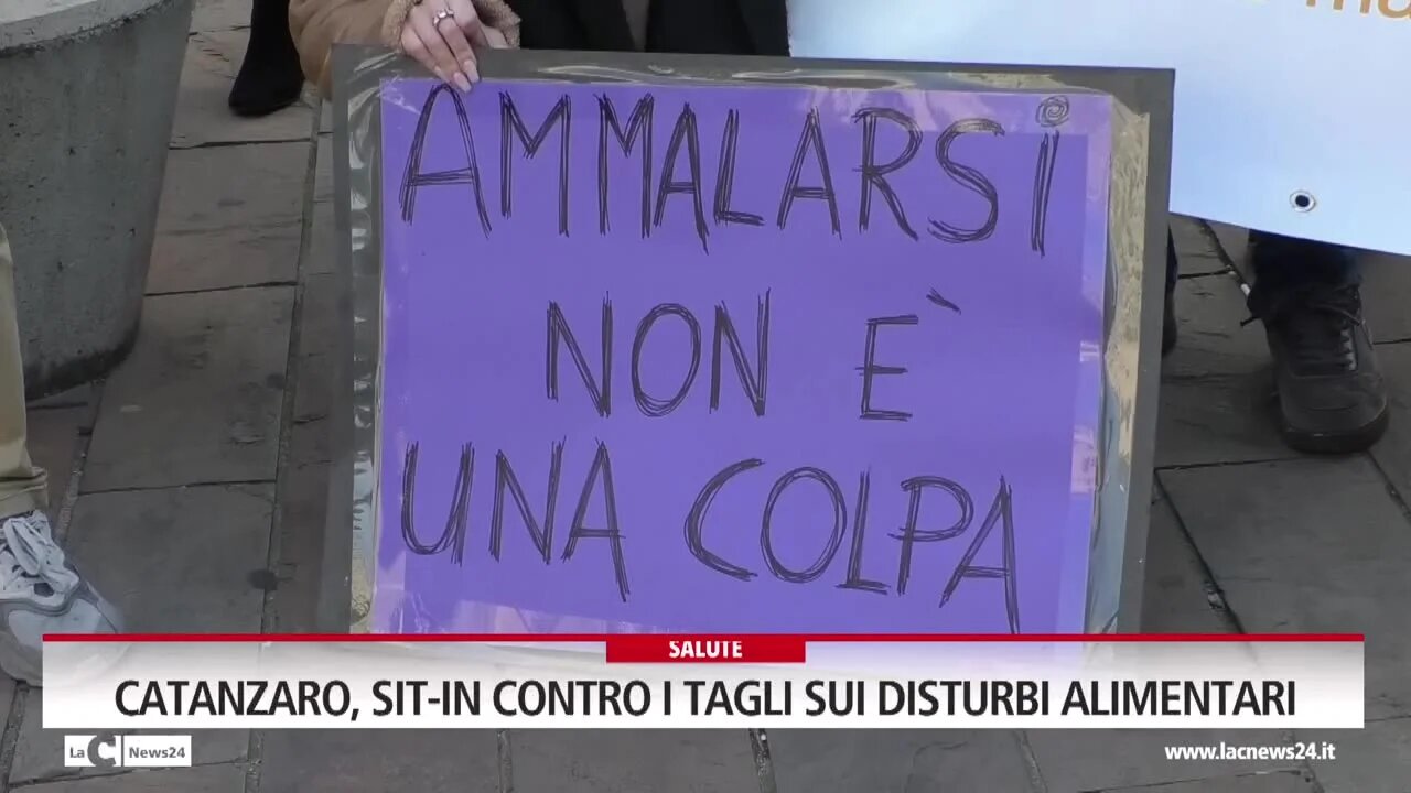 Catanzaro, sit-in contro i tagli sui disturbi alimentari