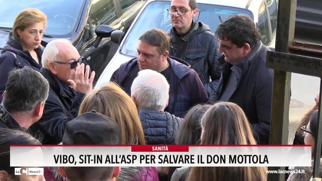 «Pretendiamo una risposta dallo Stato», prosegue a oltranza il sit-in davanti all'Asp di Vibo per salvare il Don Mottola di Drapia - VIDEO