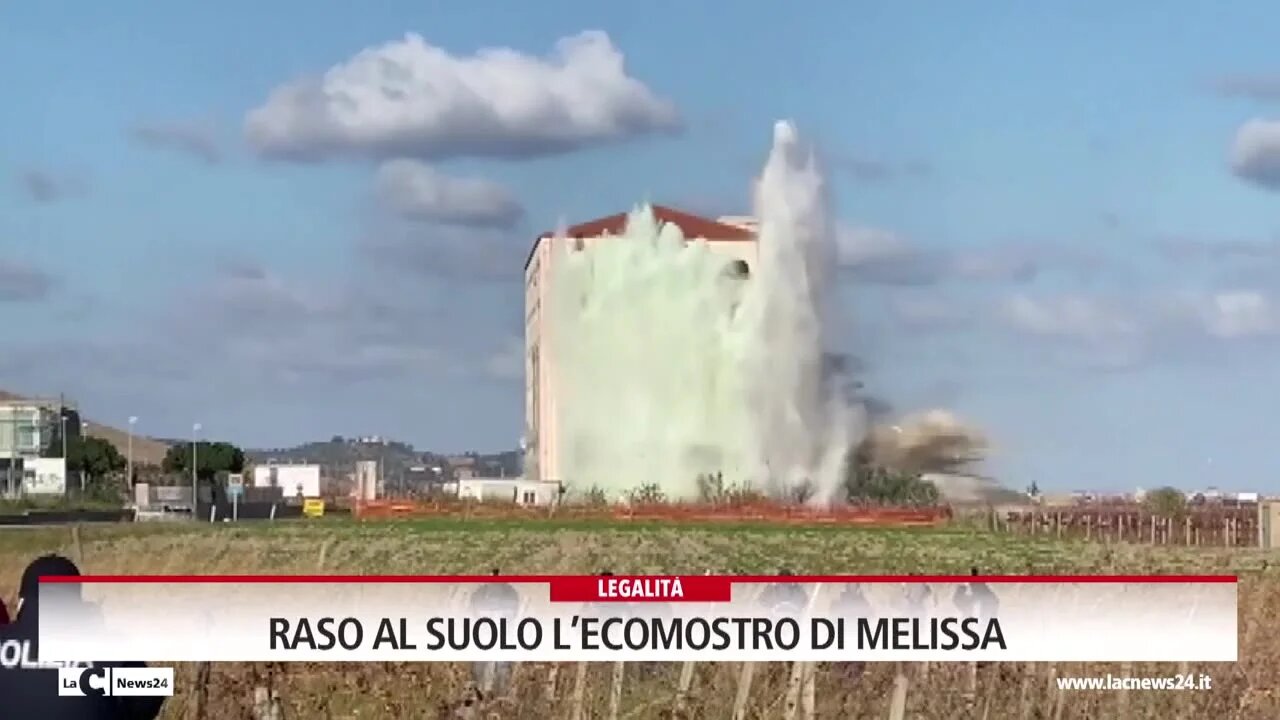 Raso al suolo l’ecomostro di Melissa