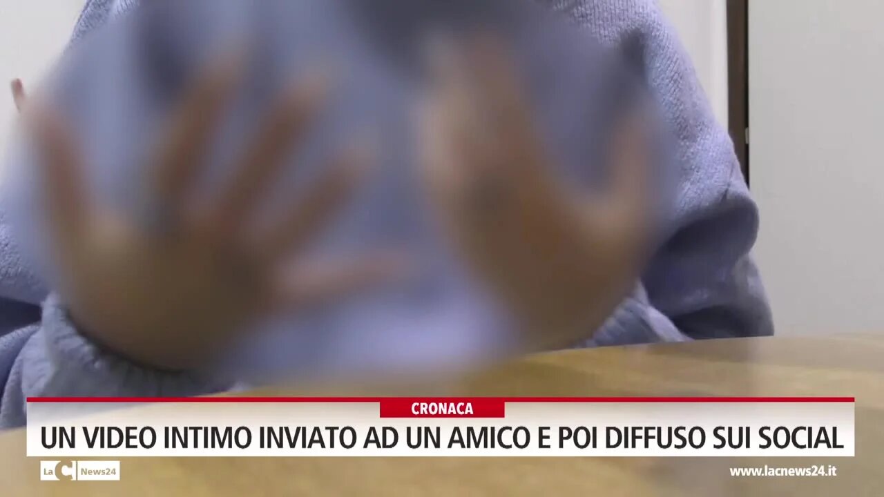 Un video intimo inviato ad un amico e poi diffuso sui social