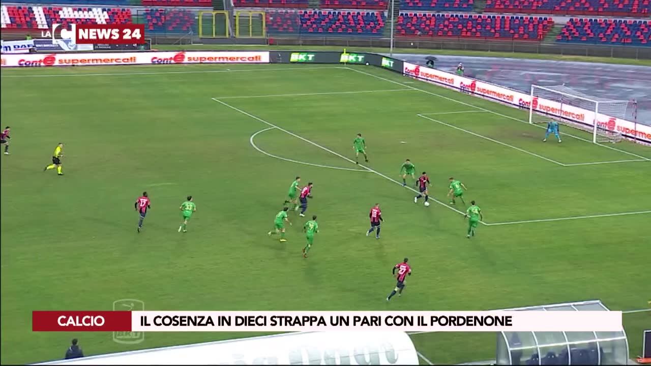 Il Cosenza in dieci strappa un pari con il Pordenone