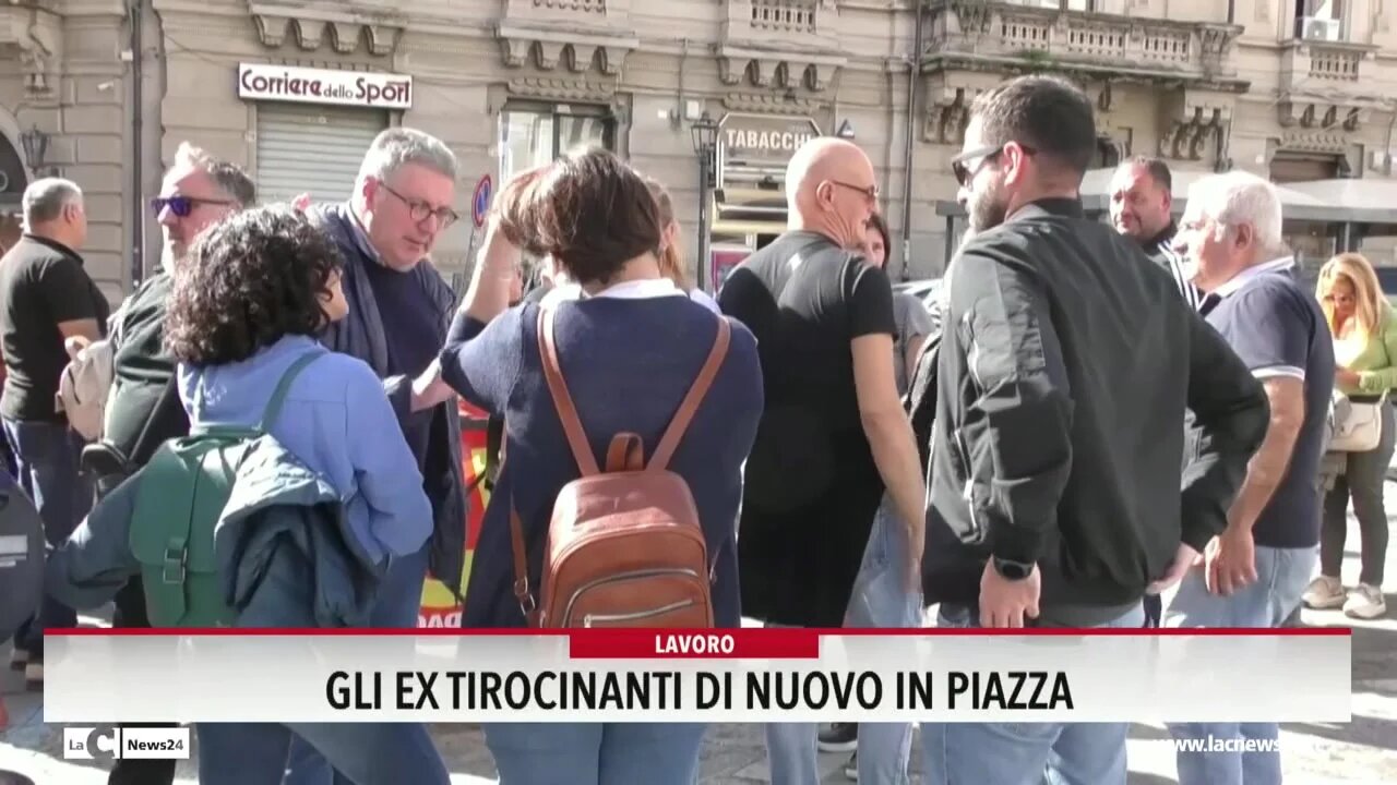 Ex tirocinanti di nuovo in piazza, chiedono la stabilizzazione