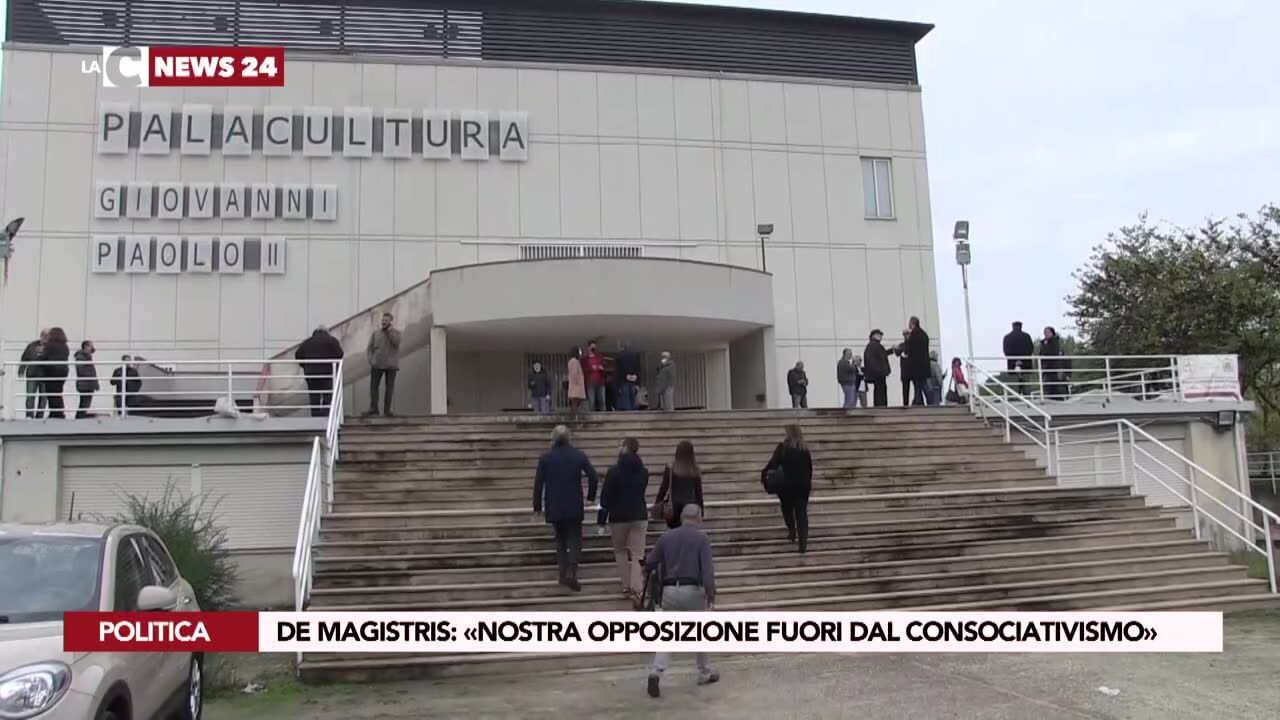 De Magistris: «Nostra opposizione fuori dal consociativismo»