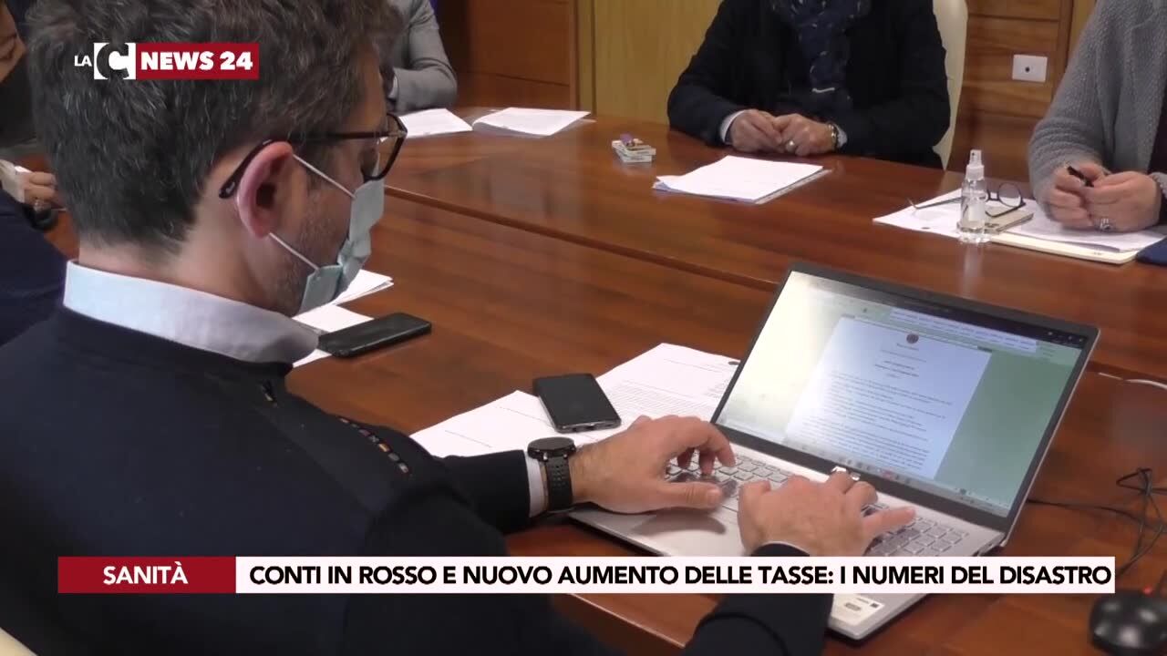 Conti in rosso e nuovo aumento delle tasse: i numeri del disastro