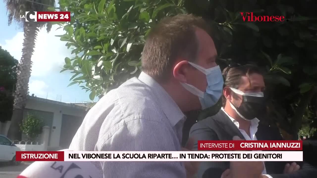 Nel vibonese la scuola riparte… in tenda: proteste dei genitori
