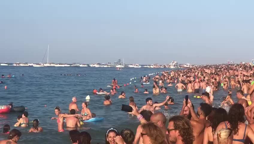 Soverato, fedeli in mare per la Madonna di Porto Salvo