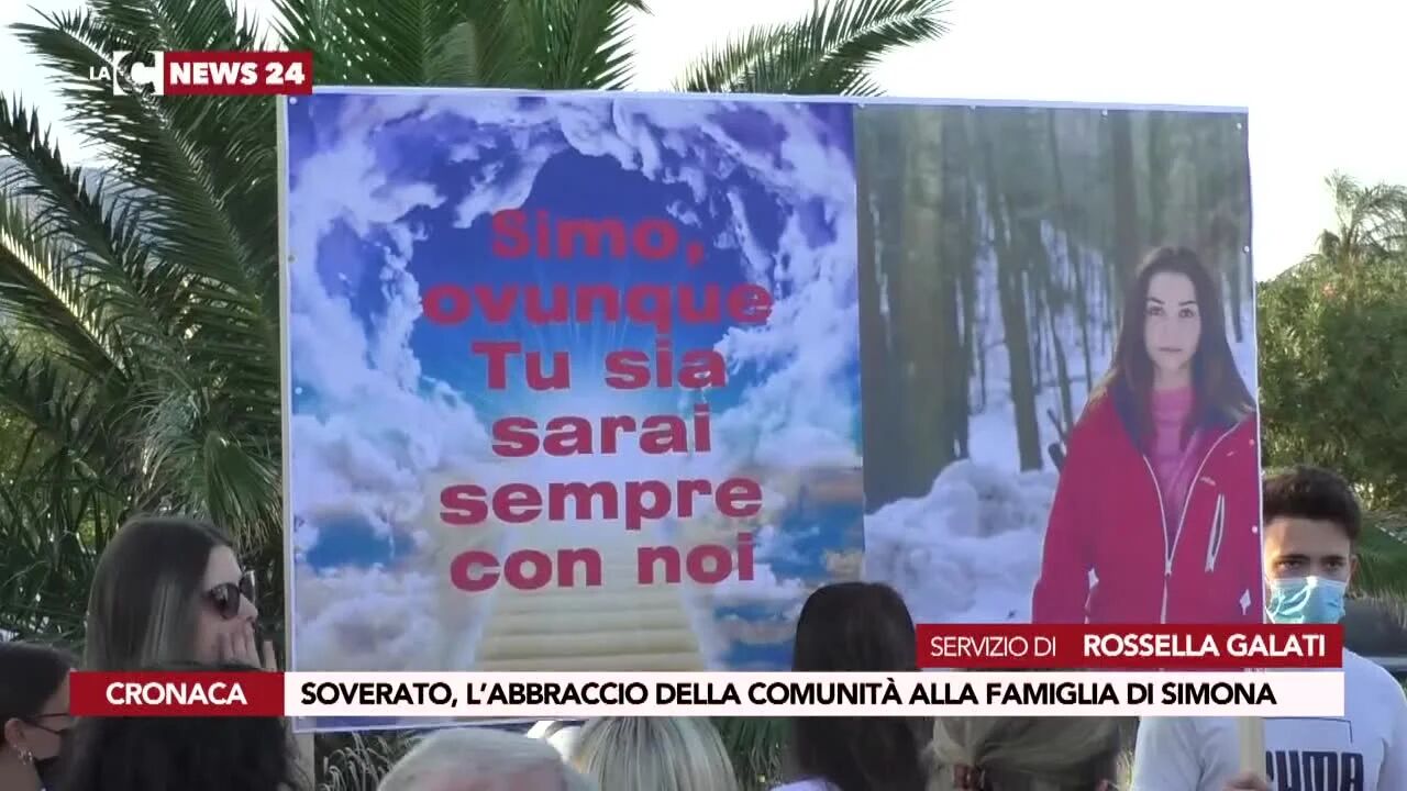 Soverato, l’abbraccio della comunità alla famiglia di Simona