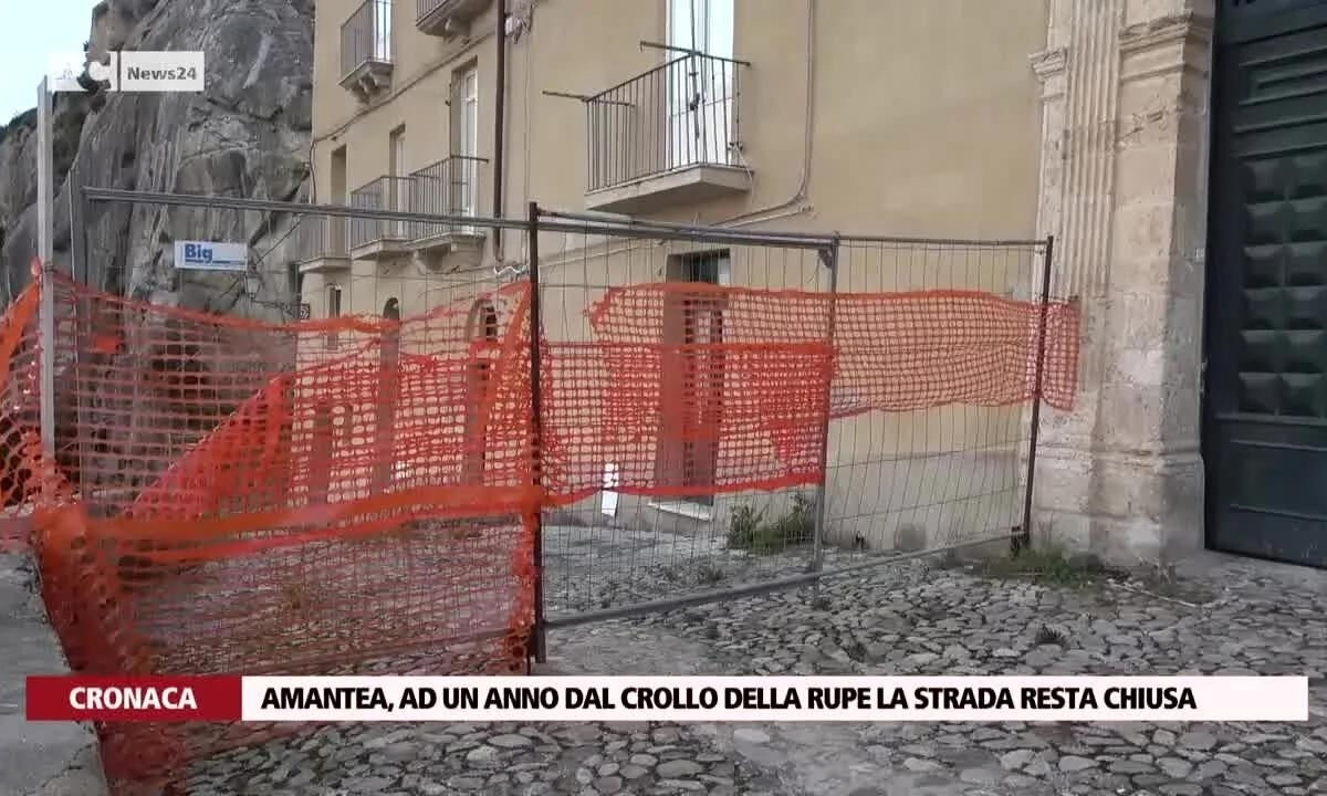 Amantea, ad un anno dal crollo della rupe la strada resta chiusa