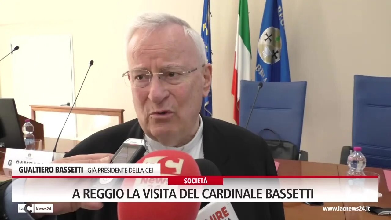 A Reggio il cardinale Gualtiero Bassetti: «Non cediamo a chi ostacola la fratellanza e continuiamo a dare speranza»