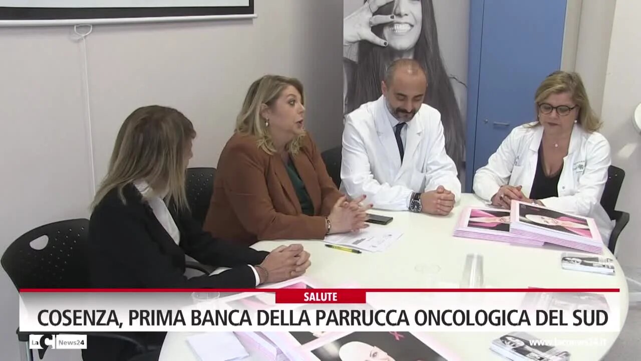 A Cosenza la prima banca della parrucca del Sud, la gioia di una paziente: «Ho ritrovato me stessa»