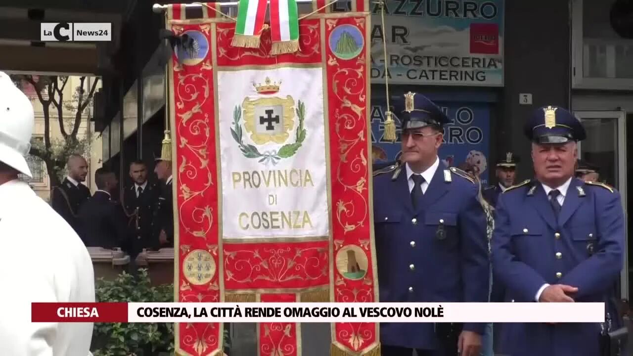 Cosenza, la città rende omaggio al vescovo Nolè