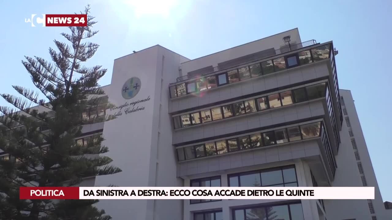 Da sinistra a destra ecco cosa accade dietro le quinte