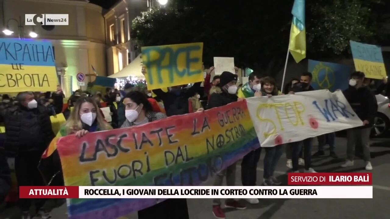 Roccella, i giovani della Locride in corteo contro la guerra