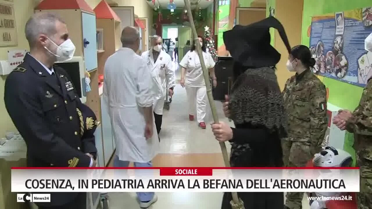 Cosenza, in pediatria arriva la Befana dell'aeronautica