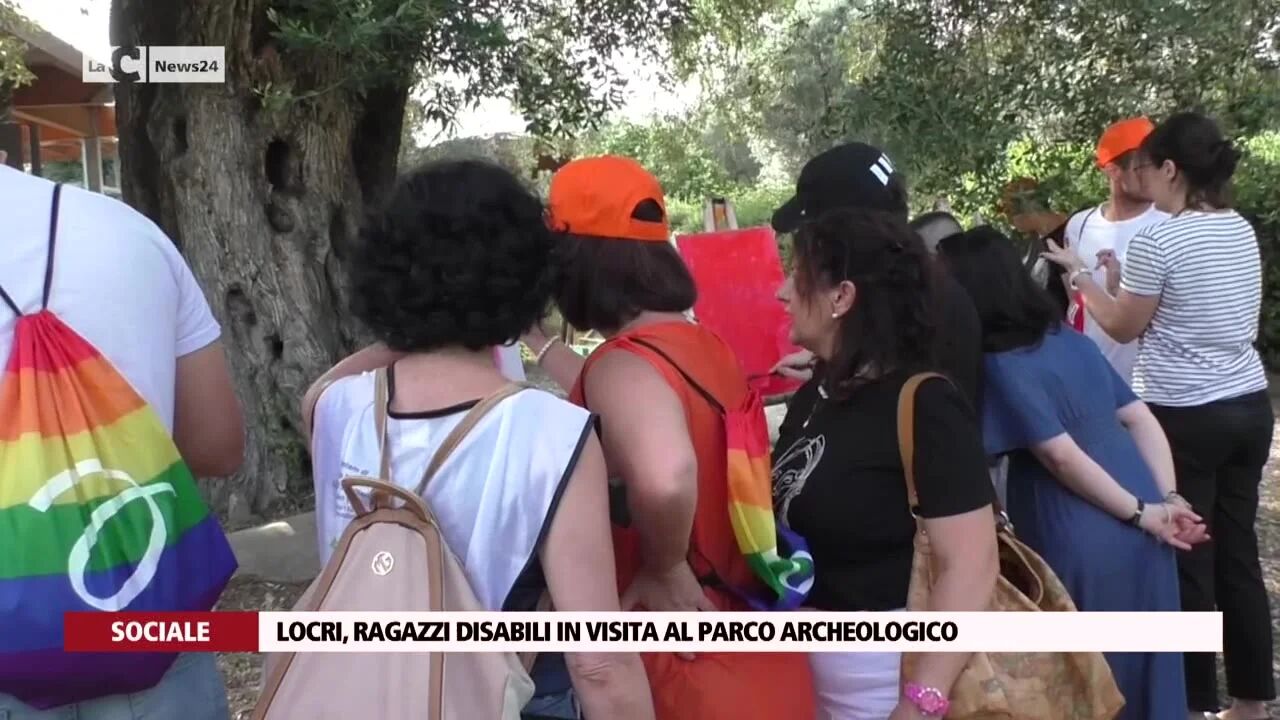 Locri, ragazzi disabili in visita al parco archeologico