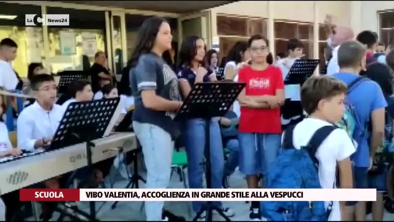 Vibo Valentia, accoglienza in grande stile alla Vespucci