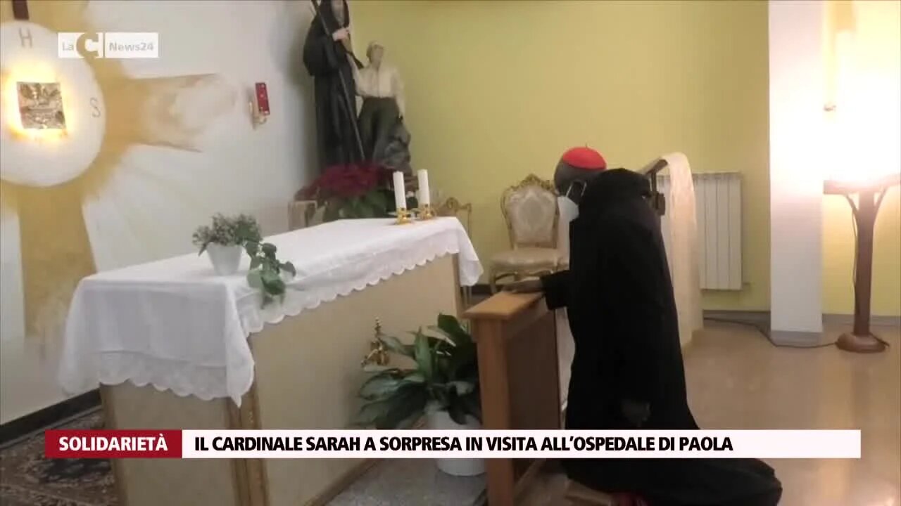 Ospedale di Paola, visita a sorpresa del cardinale Robert Sarah: in corsia per dare conforto ai pazienti