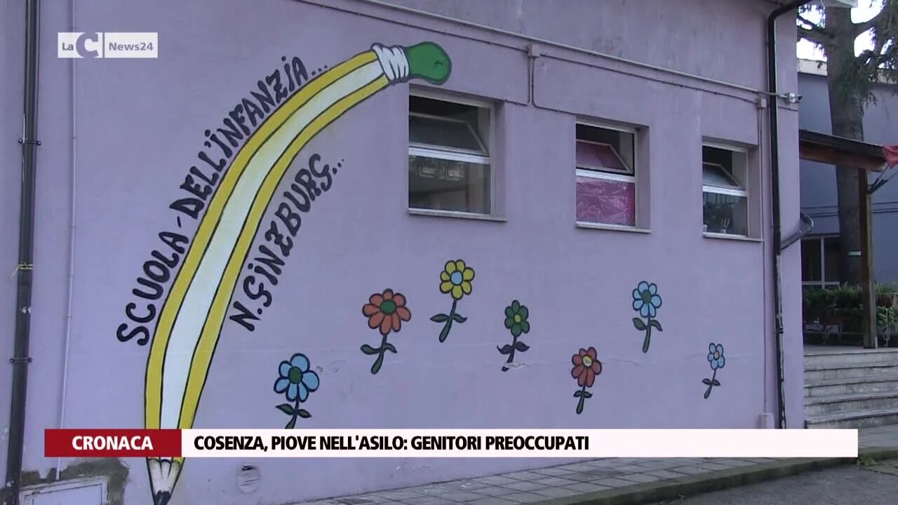 Cosenza, piove nell'asilo: genitori preoccupati