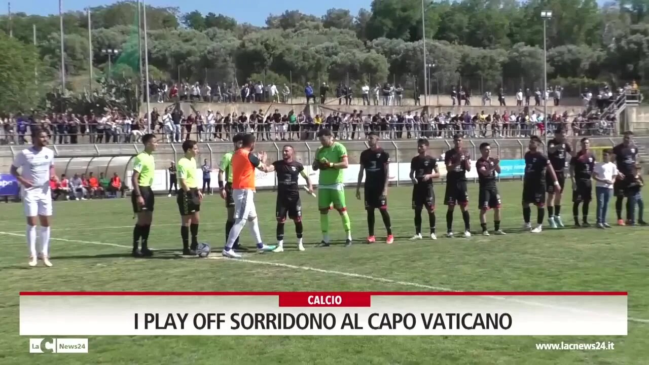 I play off sorridono al Capo Vaticano