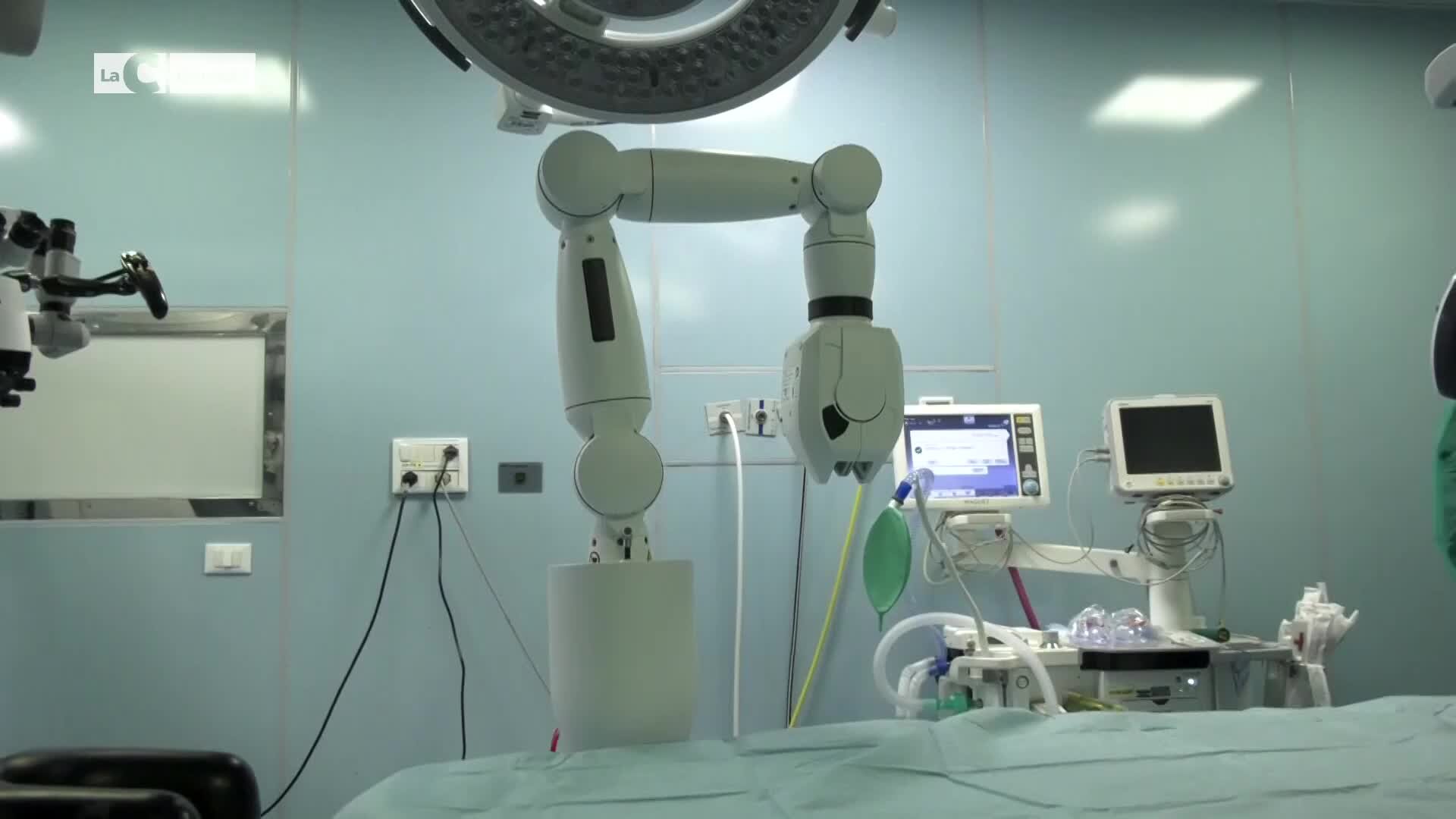 Cosenza, ecco il braccio robotico per la neurochirurgia dell’Annunziata: «Interventi meno invasivi e più veloci»