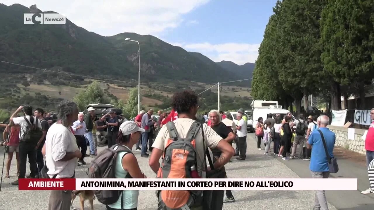 Antonimina, manifestanti in corteo per dire no all’eolico