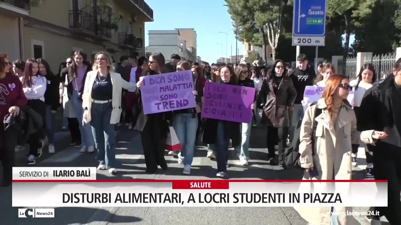 Disturbi alimentari, a Locri studenti in piazza