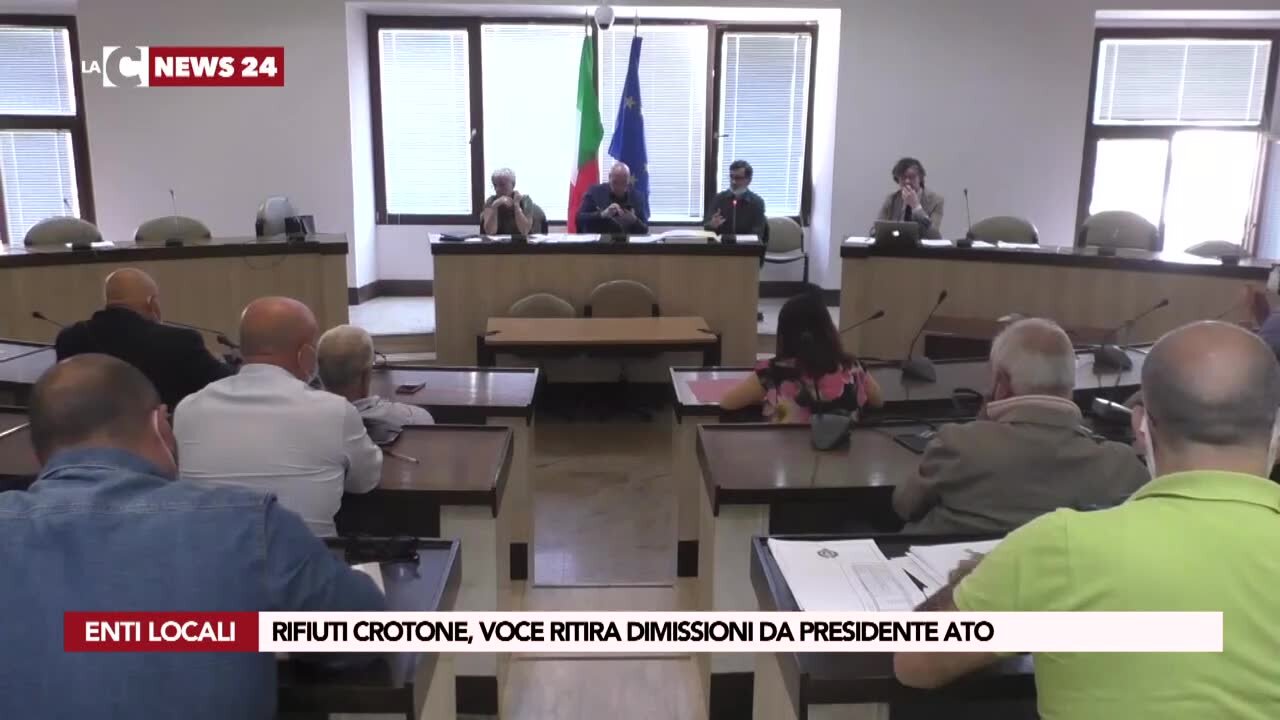 Rifiuti Crotone, Voce ritira dimissioni da presidente Ato