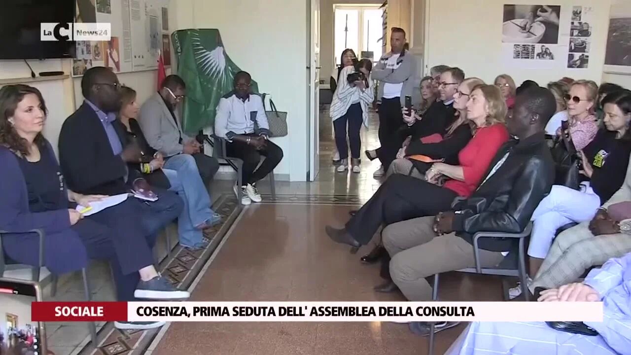 Cosenza, prima seduta dell' assemblea della consulta
