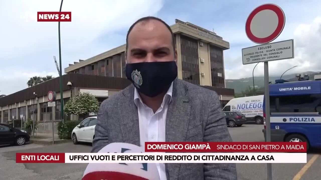 Uffici vuoti e percettori di reddito di cittadinanza a casa