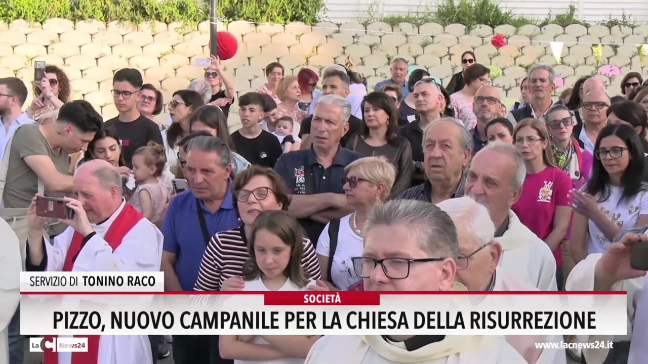 A Pizzo risuonano per la prima volta le campane della chiesa nuova, il vescovo: «Come una mamma che chiama i suoi figli» - VIDEO