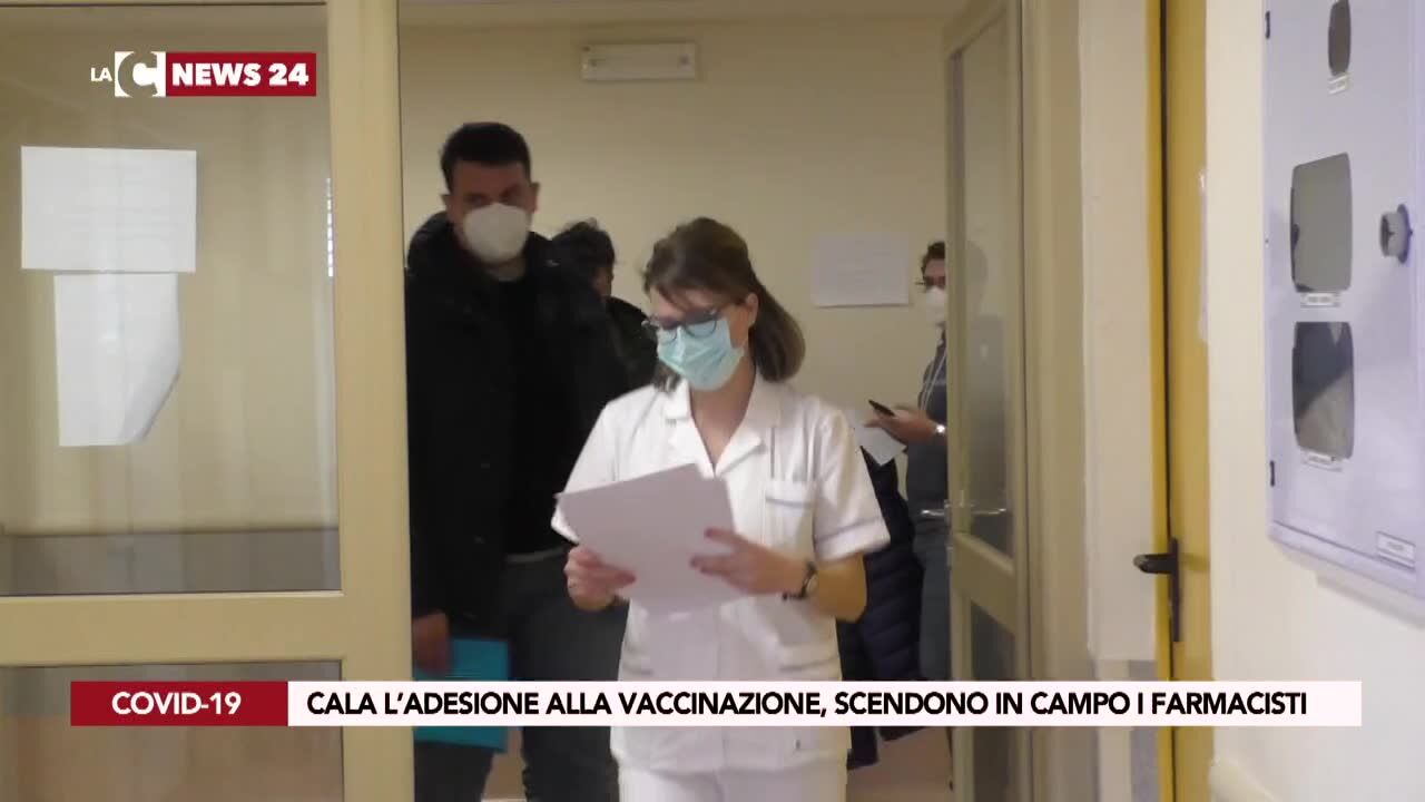 Cala l’adesione alla vaccinazione, scendono in campo i farmacisti