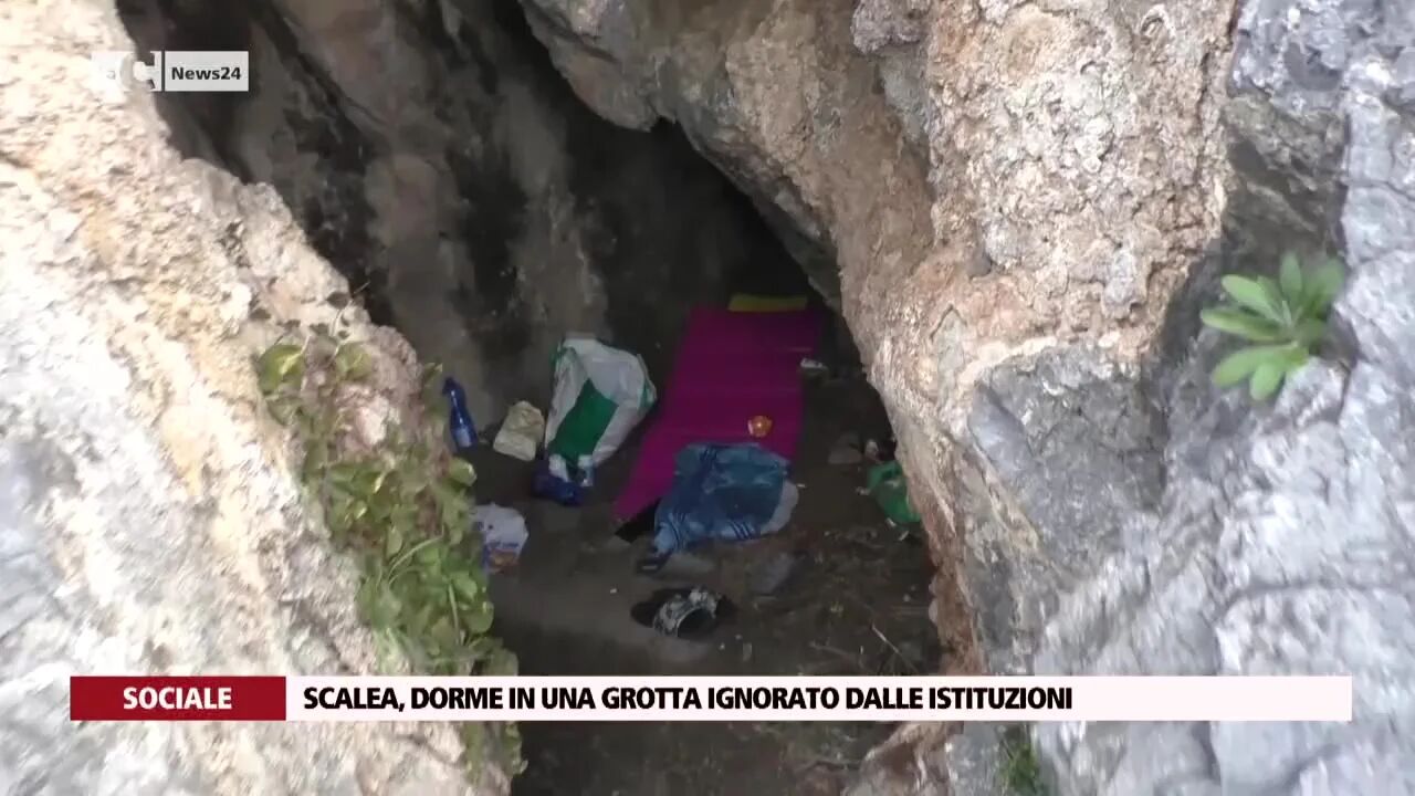 Scalea, dorme in una grotta ignorato dalle istituzioni