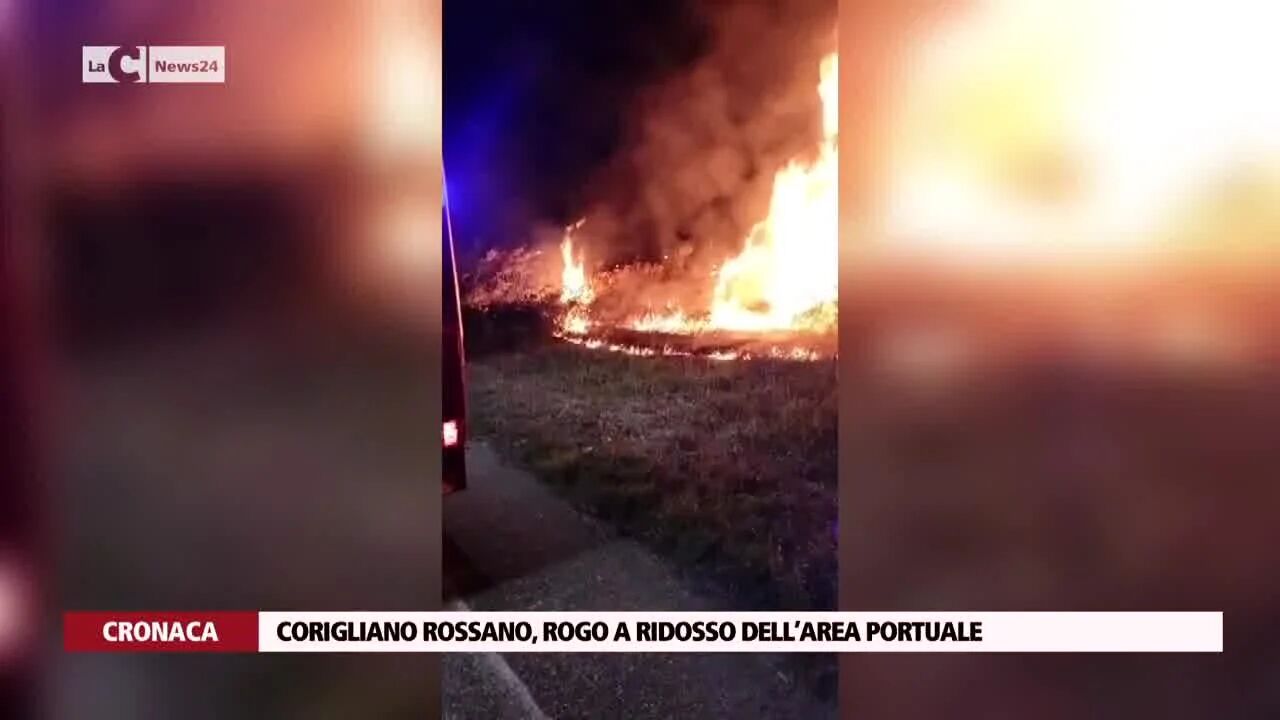 Corigliano Rossano, rogo a ridosso dell’area portuale