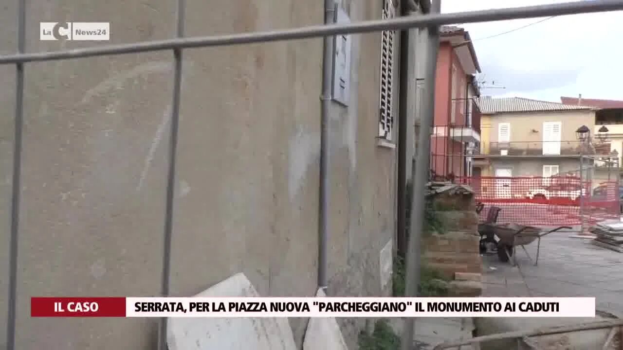 Serrata, per la piazza nuova "parcheggiano" il monumento ai caduti