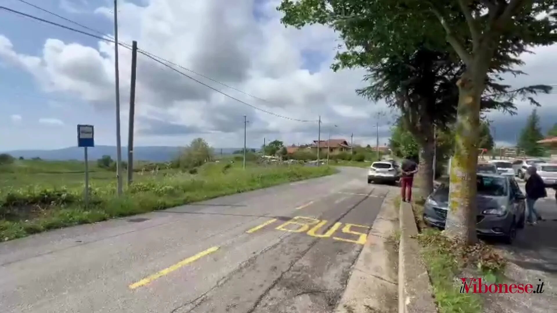 Lo scuolabus come una festa: dopo 5 mesi di disagi riparte il servizio per gli studenti della frazione Piani di Acquaro -VIDEO