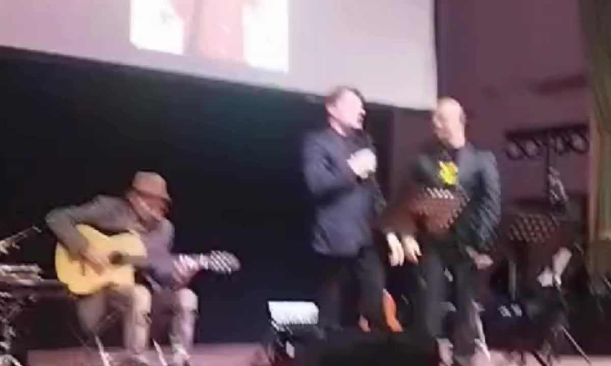 \"E ni scialamu\", l'omaggio degli artisti di Cosenza a Totonno Chiappetta | VIDEO