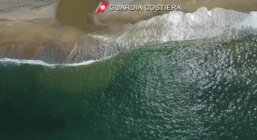 Mare marrone a Pizzo, la Guardia costiera scopre lavori abusivi sulla sponda di un affluente del fiume Angitola