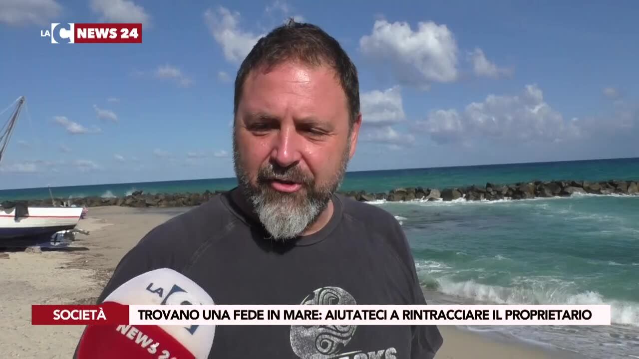 Trovano una fede in mare: aiutateci a rintracciare il proprietario