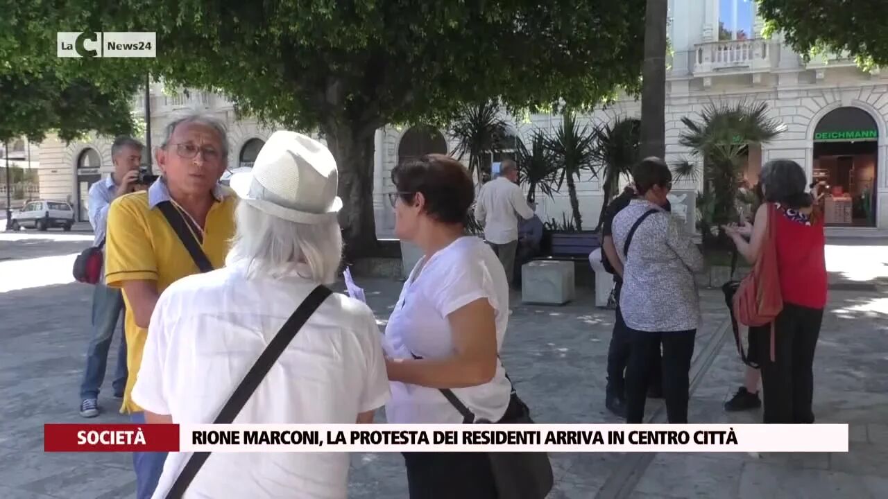 Rione Marconi, la protesta dei residenti arriva in centro città