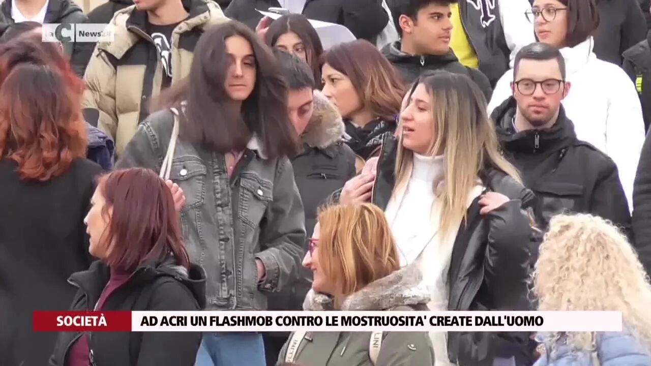 Ad Acri un flashmob contro le mostruosita' create dall'uomo