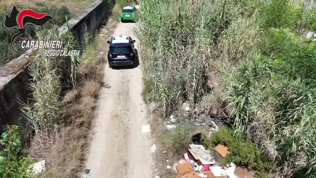 Liquami sversati nei fiumi e rifiuti abbandonati: 11 denunce, multe e sequestri nel Reggino