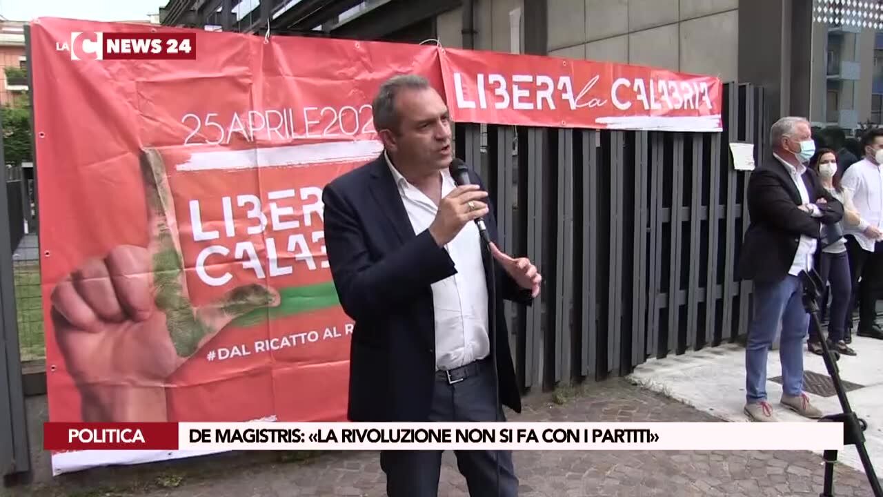 De Magistris: «La rivoluzione non si fa con i partiti»