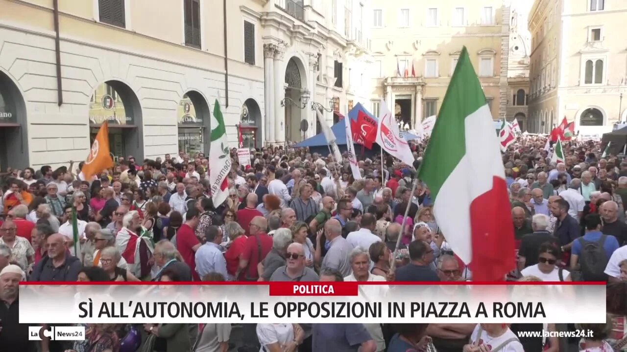 Sì all’autonomia, le opposizioni in piazza a Roma