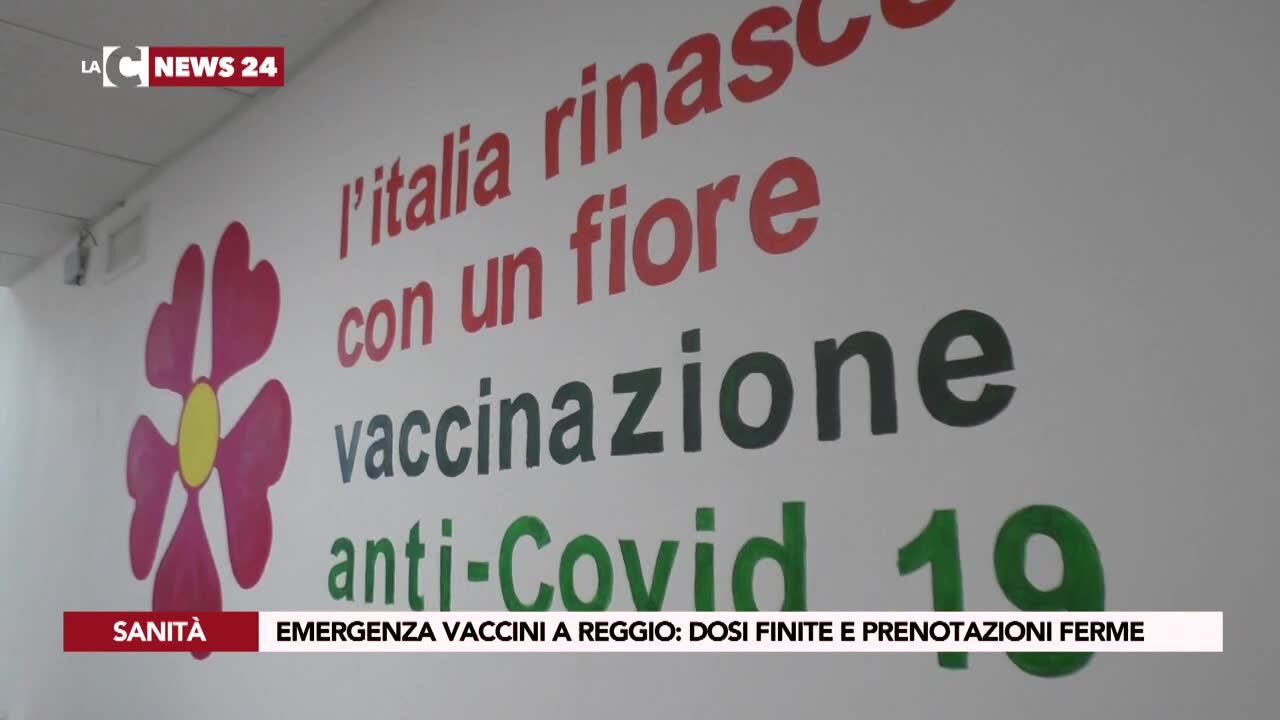 Emergenza vaccini a Reggio: dosi finite e prenotazioni ferme