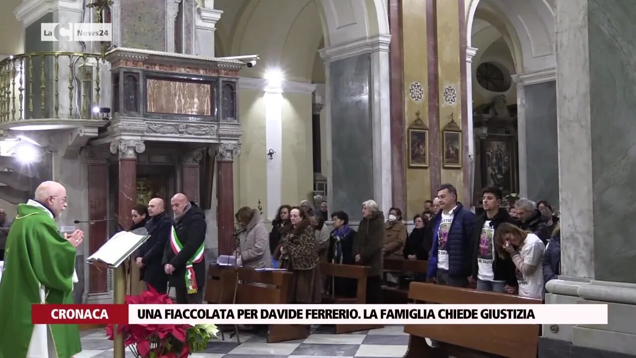 Una fiaccolata per Davide Ferrerio. La famiglia chiede giustizia
