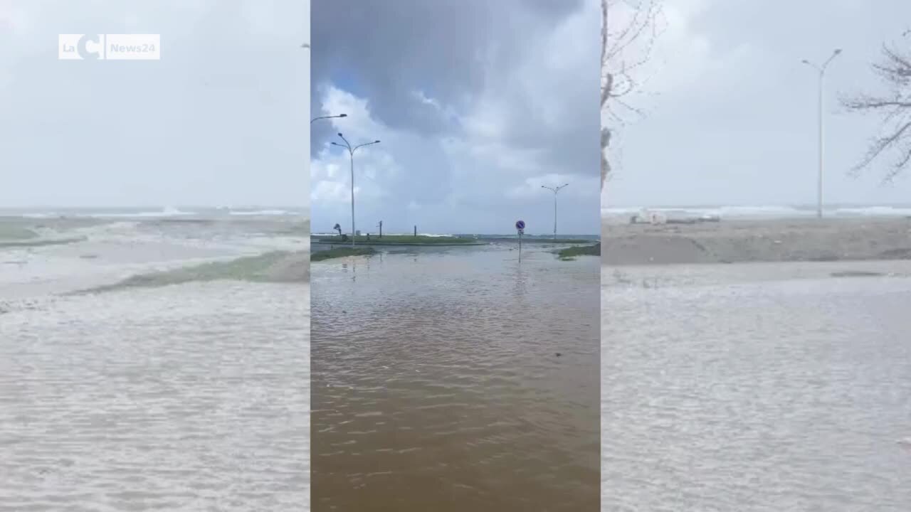 Il mare entra a Nocera Terinese