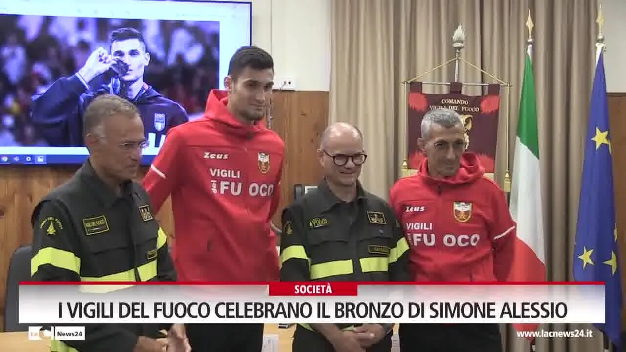 I vigili del fuoco celebrano il bronzo di Simone Alessio